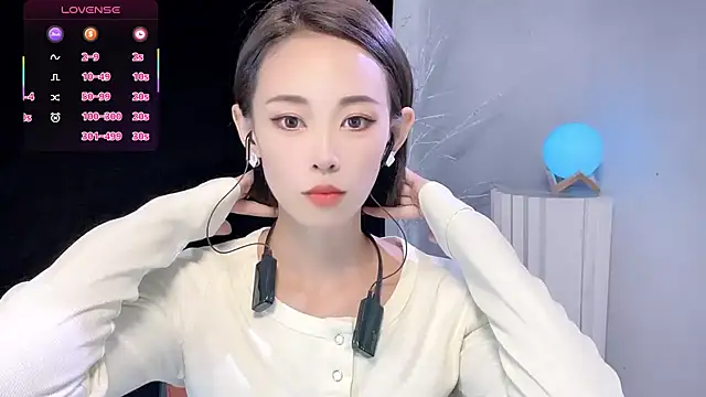 xiaoyue8888 online show from September 2025 01:05:01 AM