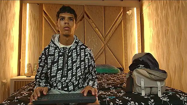 Snapshot of Hotcouple_222 chatting on December 2025 07:30:01 AM Hotcouple 222 online show from December 2025 07:30:01 AM