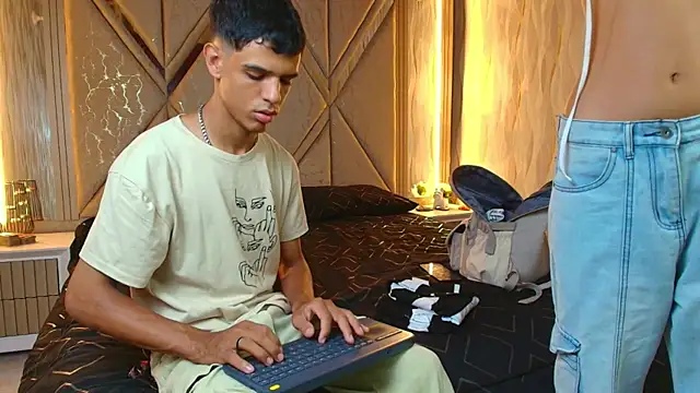 Snapshot of Hotcouple_222 chatting on November 2025 07:40:01 AM Hotcouple 222 online show from November 2025 07:40:01 AM