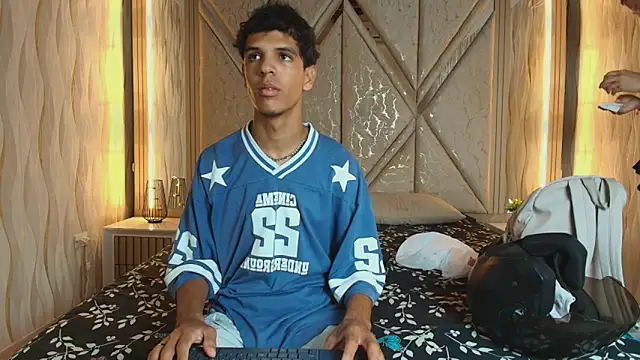 Snapshot of Hotcouple_222 chatting on February 2026 07:28:02 AM Hotcouple 222 online show from February 2026 07:28:02 AM