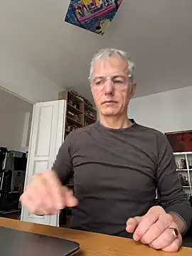 Snapshot of SexyLeon8 chatting on November 2025 08:31:02 AM SexyLeon8 online show from November 2025 08:31:02 AM