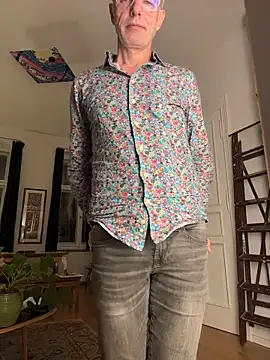 Snapshot of SexyLeon8 chatting on November 2025 10:35:01 PM SexyLeon8 online show from November 2025 10:35:01 PM