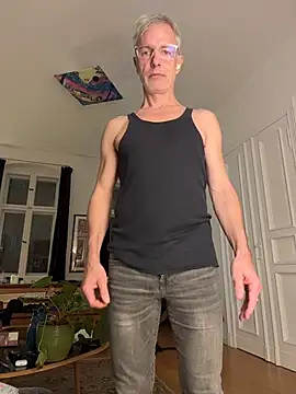 Snapshot of SexyLeon8 chatting on November 2025 06:45:01 PM SexyLeon8 online show from November 2025 06:45:01 PM