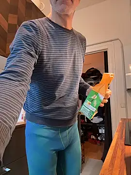 Snapshot of SexyLeon8 chatting on December 2025 08:19:02 AM SexyLeon8 online show from December 2025 08:19:02 AM