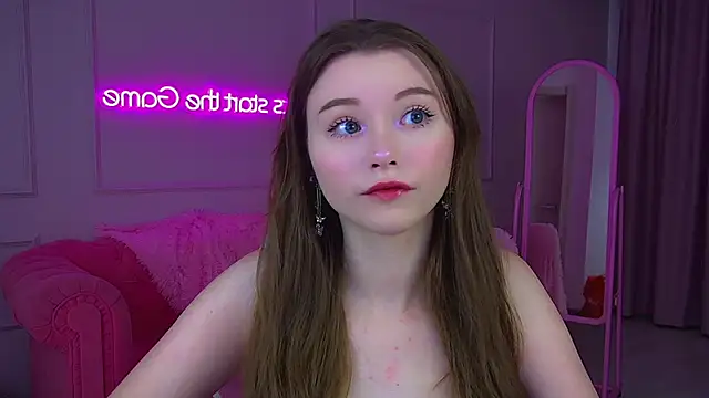 KeiraAsti online show from November 2025 06:03:01 PM