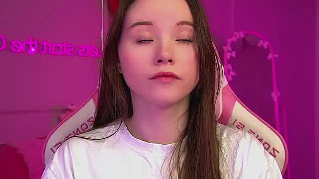 KeiraAsti online show from February 2026 06:40:02 PM