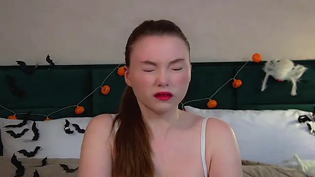 KeiraAsti online show from October 2025 06:07:02 PM