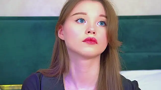 KeiraAsti online show from May 2026 06:28:02 PM