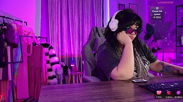 MaryHarrys online show from May 2026 02:42:01 AM