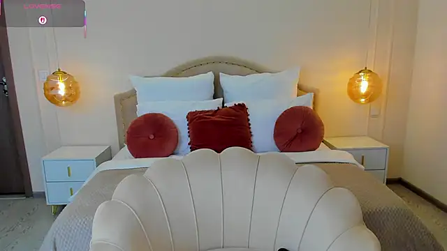 MilaMour online show from December 2025 08:19:01 PM