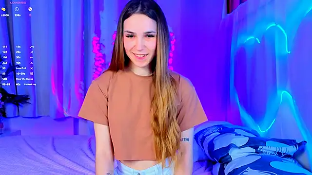 Snapshot of -CindyLou chatting on September 2025 08:26:02 PM -CindyLou online show from September 2025 08:26:02 PM