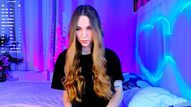 Snapshot of -CindyLou chatting on September 2025 08:48:01 PM -CindyLou online show from September 2025 08:48:01 PM