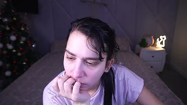 LiviaShy online show from December 2025 01:48:02 PM