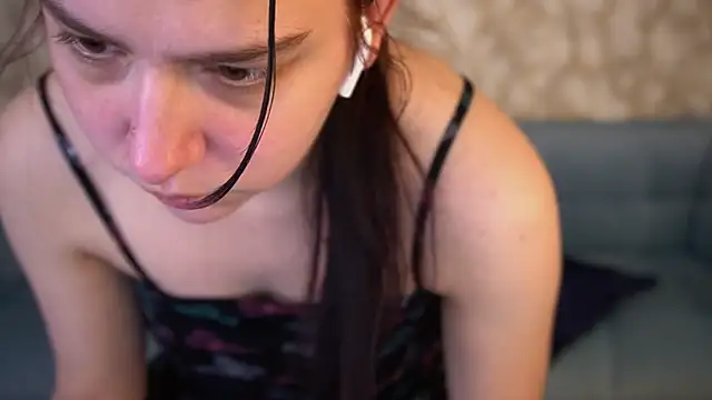 LiviaShy online show from April 2026 01:06:02 PM