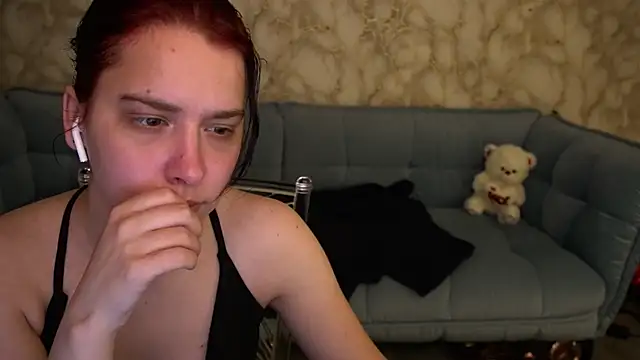 LiviaShy online show from April 2026 07:17:02 PM