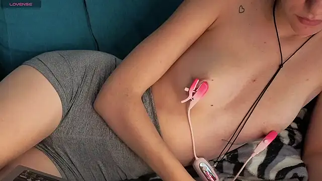 Snapshot of Pisypussy chatting on October 2025 07:49:01 AM Pisypussy online show from October 2025 07:49:01 AM