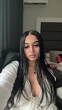 LilMisIndianx online show from April 2026 12:23:01 PM