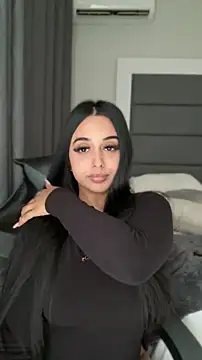 LilMisIndianx online show from April 2026 01:03:01 PM