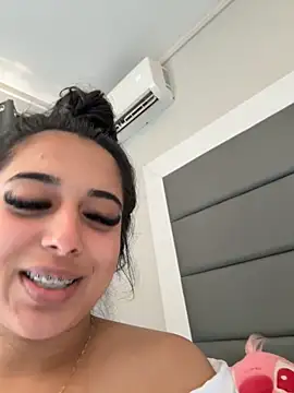 LilMisIndianx online show from February 2026 10:37:01 AM