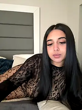 LilMisIndianx online show from December 2025 12:00:02 PM