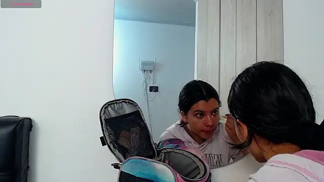 pinky f00x online show from November 2025 07:17:01 PM