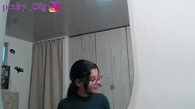 pinky f00x online show from October 2025 10:07:01 PM