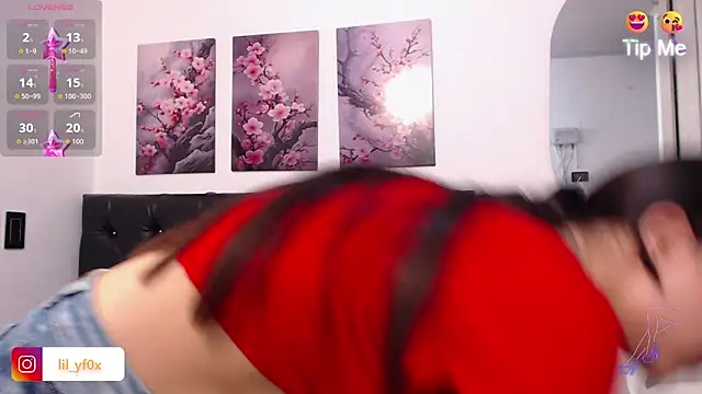 pinky f00x online show from November 2025 07:30:01 PM