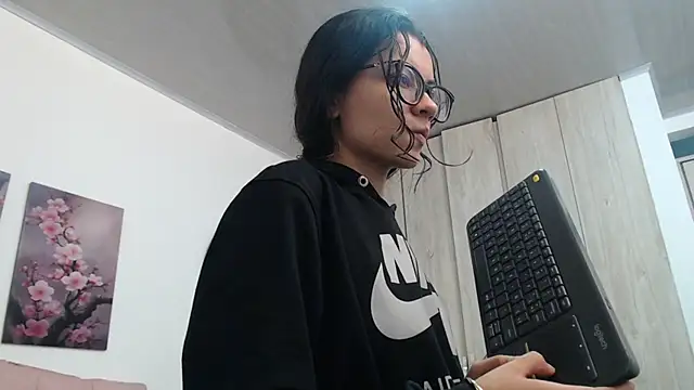 pinky f00x online show from February 2026 08:26:01 PM