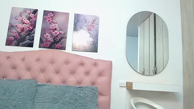 pinky f00x online show from December 2025 07:25:02 PM