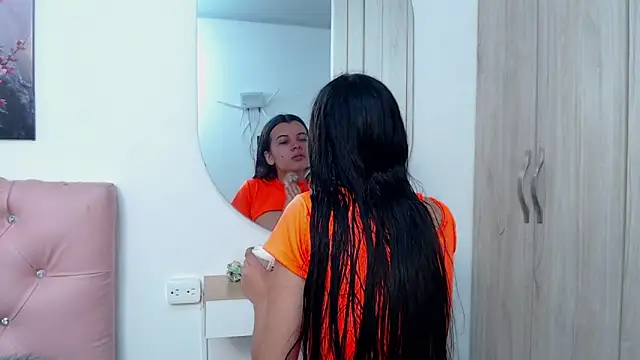 pinky f00x online show from December 2025 07:17:01 PM