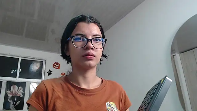 pinky f00x online show from October 2025 11:39:01 PM