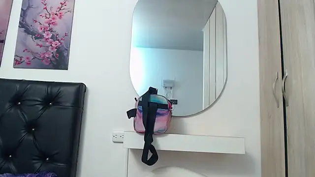 pinky f00x online show from November 2025 08:01:01 PM