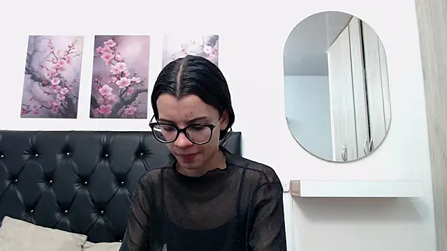 pinky f00x online show from April 2026 07:15:02 PM