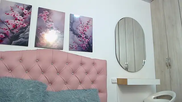 pinky f00x online show from December 2025 07:05:02 PM