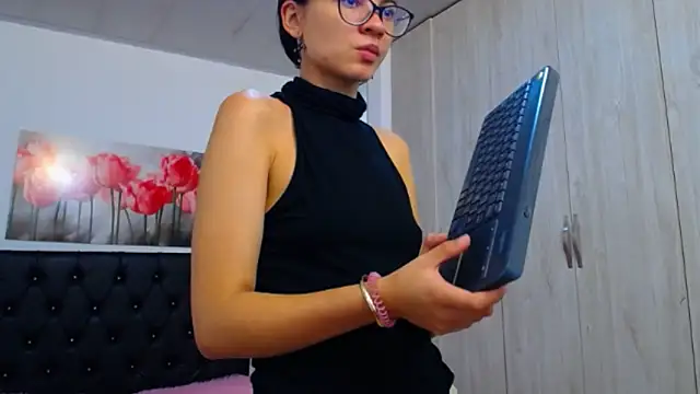 pinky f00x online show from January 2026 07:30:02 PM