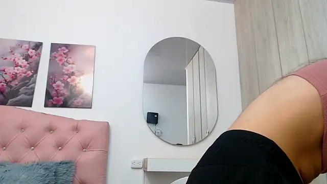 pinky f00x online show from February 2026 07:25:01 PM