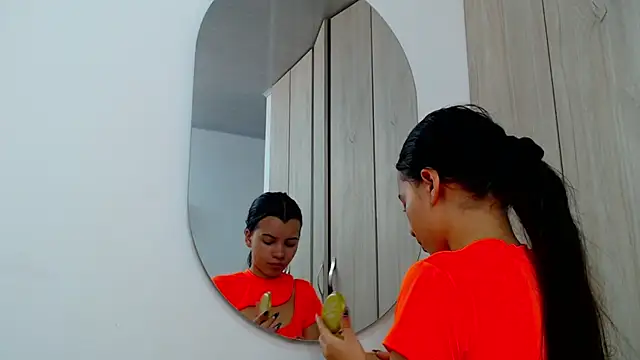 pinky f00x online show from February 2026 07:27:01 PM