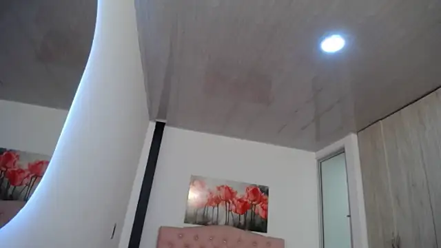 pinky f00x online show from November 2025 07:25:02 PM