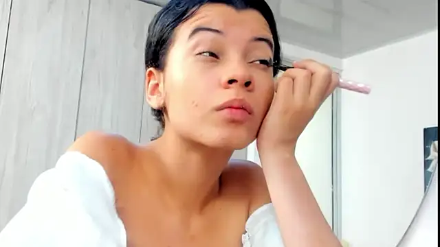 pinky f00x online show from May 2026 07:32:02 PM