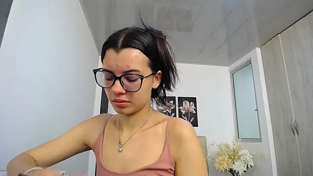 pinky f00x online show from March 2026 07:21:01 PM