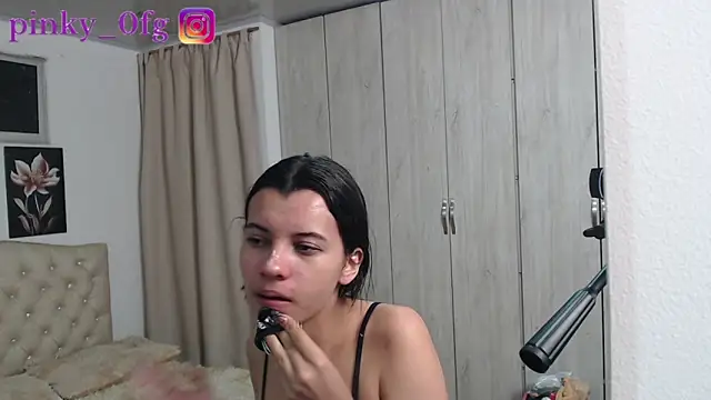 pinky f00x online show from October 2025 12:22:02 AM