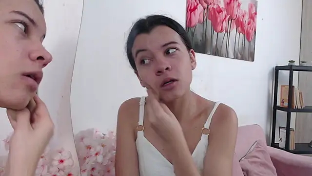 pinky f00x online show from May 2026 07:18:01 PM