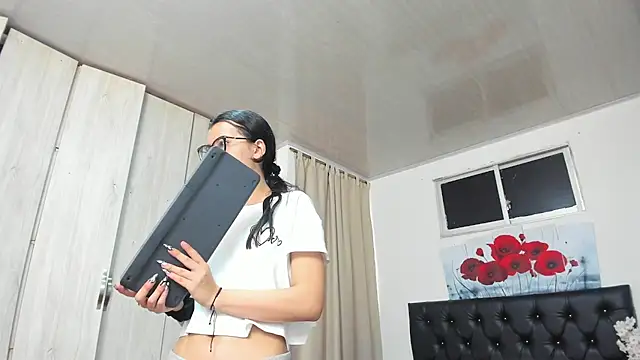 pinky f00x online show from June 2026 07:22:02 PM
