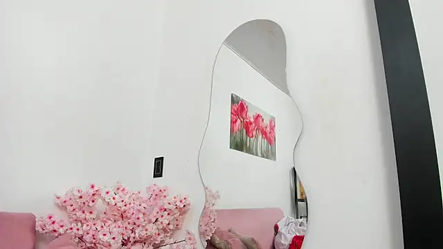 pinky f00x online show from June 2026 07:18:02 PM