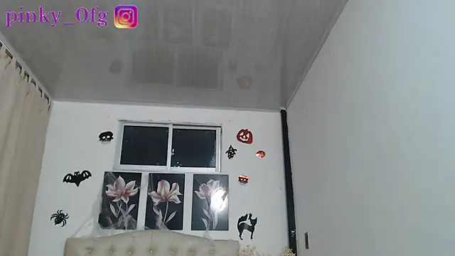 pinky f00x online show from October 2025 12:11:02 AM