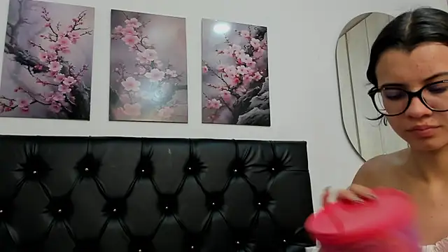 pinky f00x online show from June 2026 07:30:02 PM