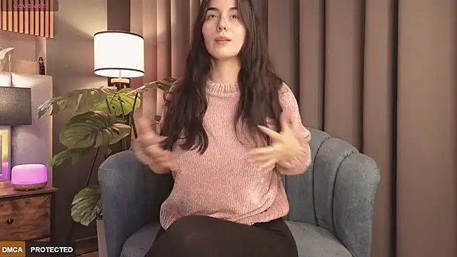 Angelina Dior online show from November 2025 06:41:02 PM