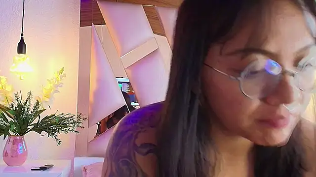 Snapshot of Victoria_Thompson1 chatting on September 2025 05:28:01 PM Victoria Thompson1 online show from September 2025 05:28:01 PM