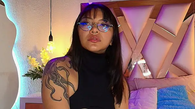 Snapshot of Victoria_Thompson1 chatting on September 2025 10:24:02 PM Victoria Thompson1 online show from September 2025 10:24:02 PM