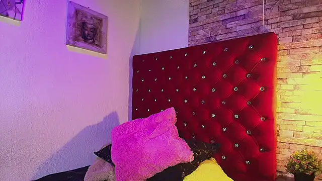 Snapshot of Victoria_Thompson1 chatting on October 2025 09:04:01 PM Victoria Thompson1 online show from October 2025 09:04:01 PM